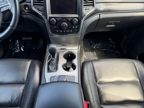 Used 2018 Jeep Grand Cherokee Limited AWD/4WD image 16