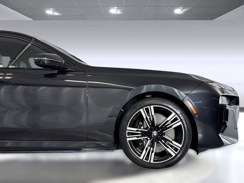 Used 2023 BMW i7 xDrive60 AWD/4WD image 35