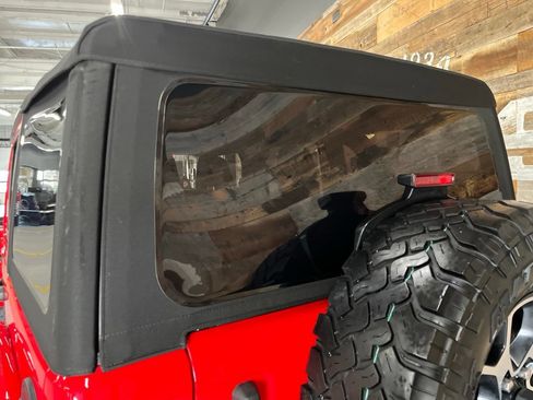 Used 2021 Jeep Wrangler Unlimited Rubicon AWD/4WD image 26