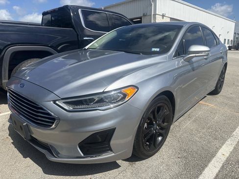 Used 2020 Ford Fusion SEL FWD image 2