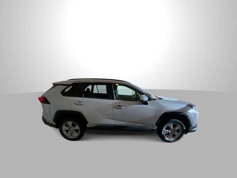 Used 2022 Toyota RAV4 LE image 9