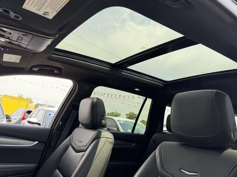 Certified 2024 Cadillac XT6 Luxury w/ LPO, Floor Liner Package AWD/4WD image 11