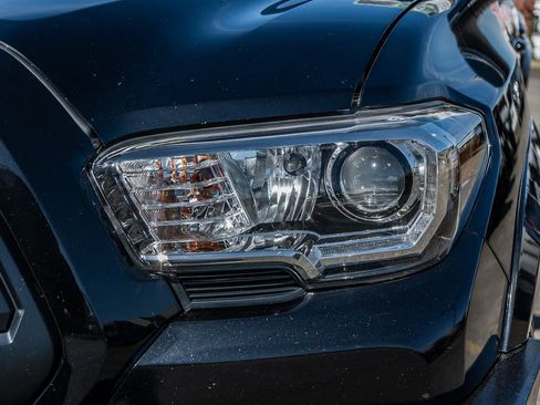 Used 2020 Toyota Tacoma TRD Sport image 7