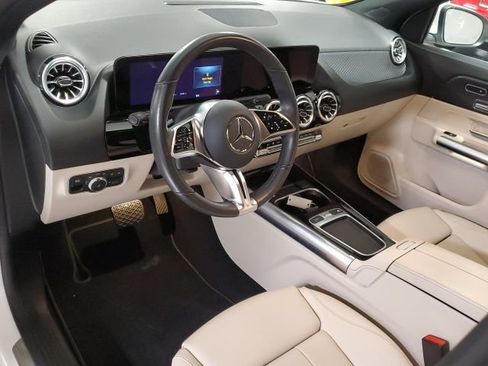 Used 2025 Mercedes-Benz GLA 250 4MATIC image 11
