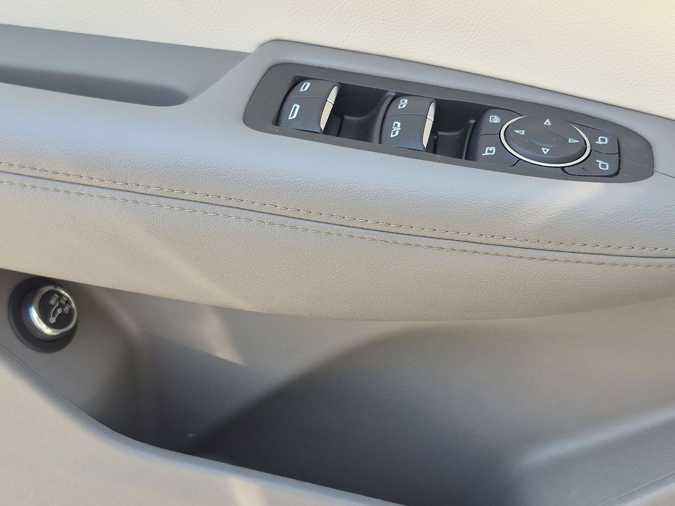 Certified 2023 Cadillac XT6 Premium Luxury w/ LPO, Floor Liner Package AWD/4WD image 13