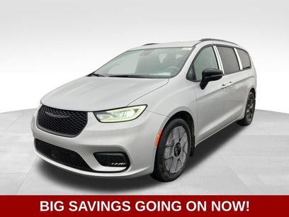 New 2026 Chrysler Pacifica Select w/ S Appearance Package