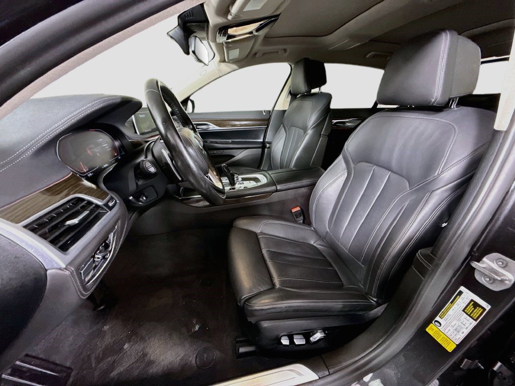 Used 2022 BMW 740i RWD image 21