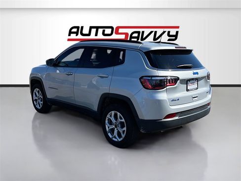 Used 2025 Jeep Compass Latitude image 5
