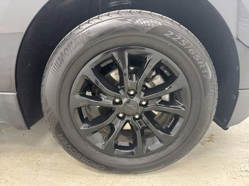 Used 2020 Chevrolet Equinox LT image 30