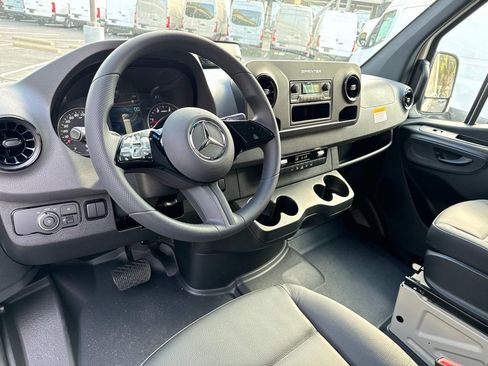 New 2025 Mercedes-Benz Sprinter 2500 image 18