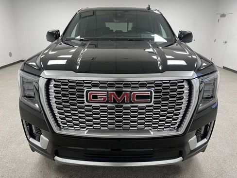 Used 2023 GMC Yukon Denali image 3