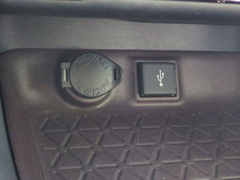 Used 2020 Toyota RAV4 Limited image 22