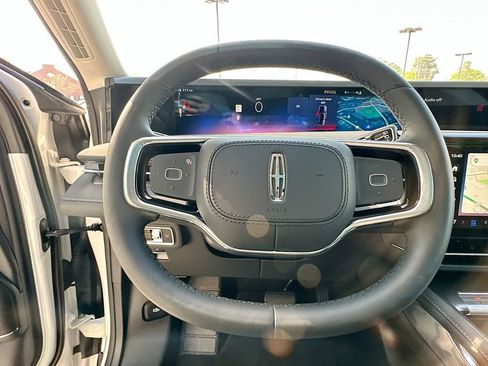 Used 2026 Lincoln Nautilus Premier w/ Equipment Group 102A image 18