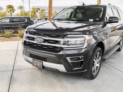 Used 2024 Ford Expedition Limited image 5