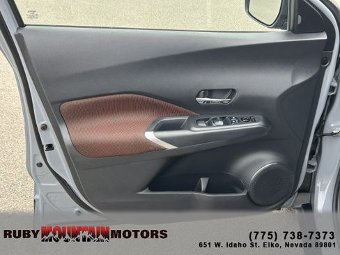 Used 2023 Nissan Kicks SR w/ Interior Electronics Package FWD image 8