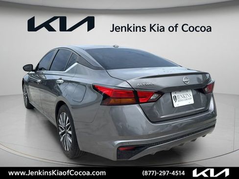 Used 2025 Nissan Altima 2.5 SV FWD image 7