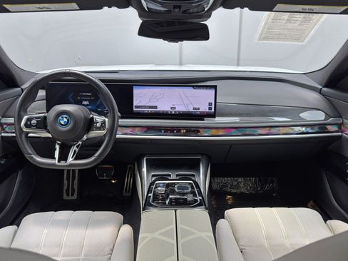 Used 2023 BMW i7 xDrive60 AWD/4WD image 13
