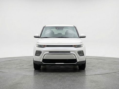 Used 2025 Kia Soul LX w/ LX Technology Package FWD image 2