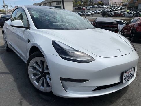 Used 2022 Tesla Model 3 RWD image 1