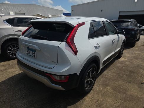 Used 2025 Kia Niro LX FWD image 9