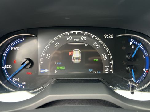 Used 2025 Toyota RAV4 XLE AWD/4WD image 15