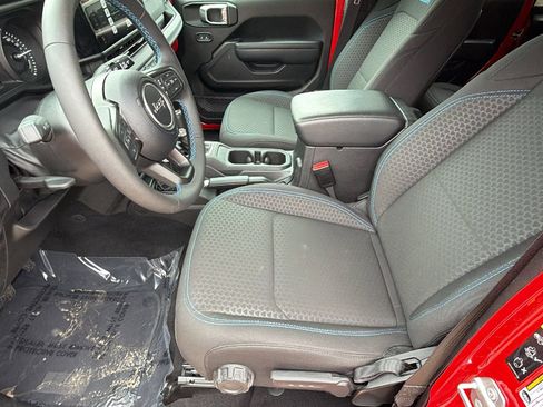 Used 2025 Jeep Wrangler Unlimited Rubicon 4xe AWD/4WD image 16