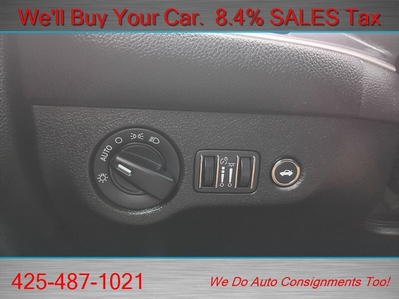 Used 2019 Dodge Challenger SXT RWD image 26