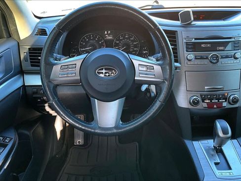 Used 2011 Subaru Outback 2.5i Premium image 6