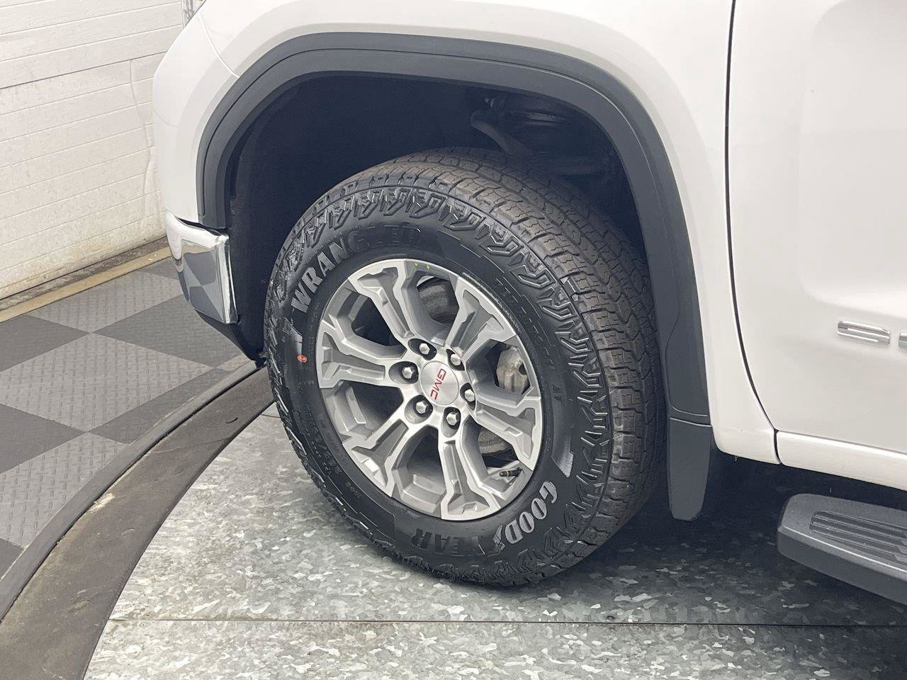 Used 2020 GMC Sierra 1500 SLE w/ SLE Value Package AWD/4WD image 34