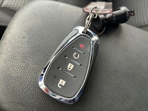 Used 2025 Chevrolet Trax LT w/ LT Convenience Package image 25