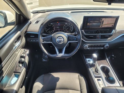 Used 2023 Nissan Altima 2.5 SV w/ SV Premium Package AWD/4WD image 12