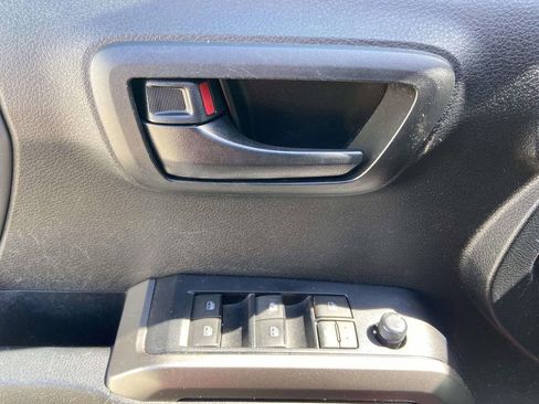 Used 2022 Toyota Tacoma SR5 RWD image 15
