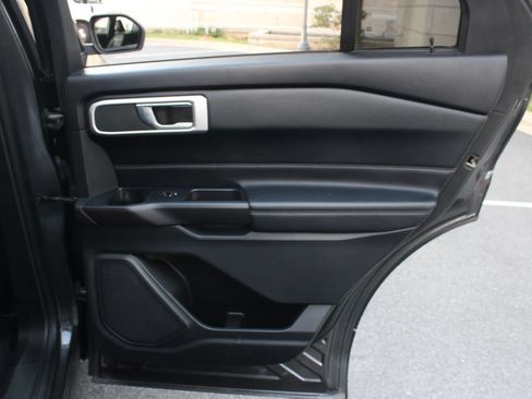Used 2020 Ford Explorer XLT w/ Equipment Group 202A AWD/4WD image 22