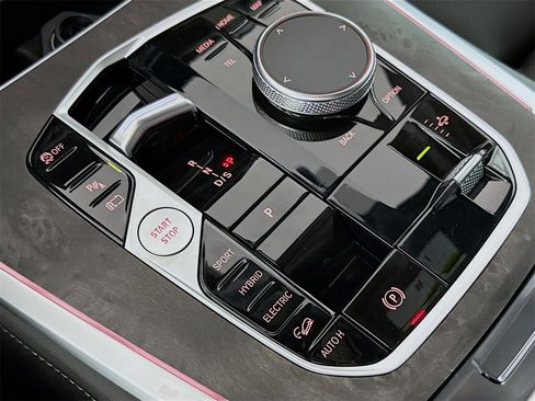 New 2026 BMW X5 xDrive50e w/ M Sport Package image 17