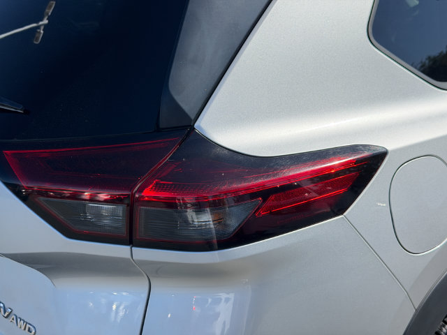 Used 2023 Nissan Rogue SV AWD/4WD image 6