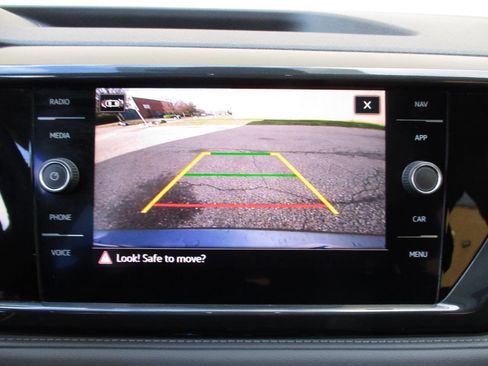 Used 2022 Volkswagen Taos SEL image 31