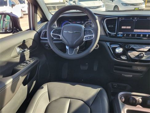 New 2026 Chrysler Voyager LX image 9