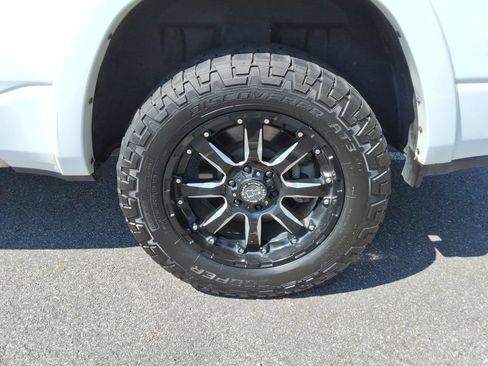 Used 2022 RAM 1500 Laramie AWD/4WD image 13