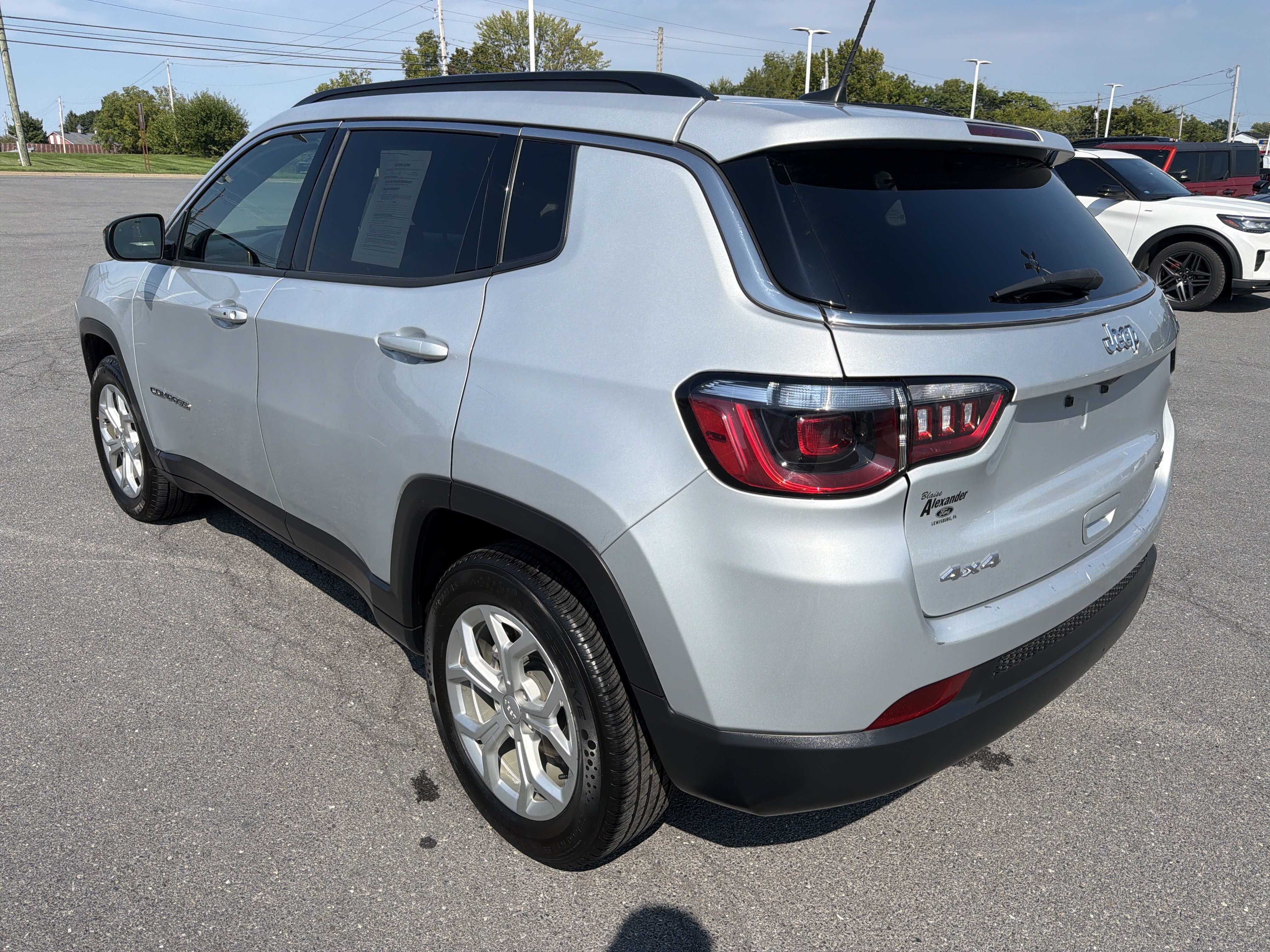 Used 2024 Jeep Compass Latitude AWD/4WD image 6