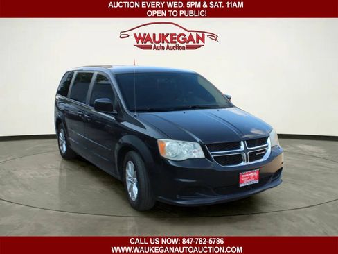 Used 2013 Dodge Grand Caravan SXT w/ UConnect Hands-Free Group FWD image 3