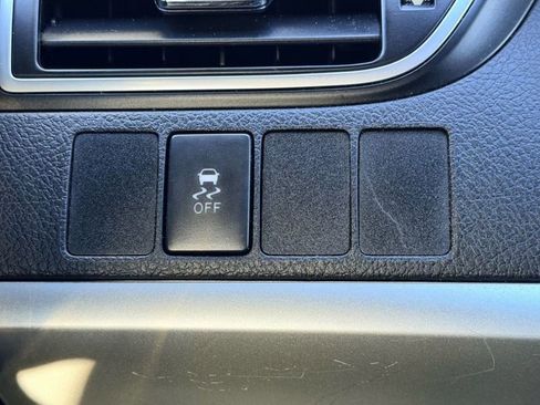 Used 2017 Toyota Camry SE image 23