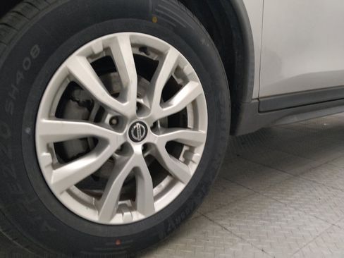 Used 2020 Nissan Rogue SV FWD image 31