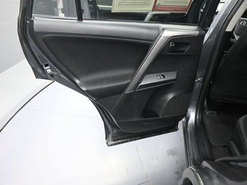 Used 2016 Toyota RAV4 LE FWD image 18