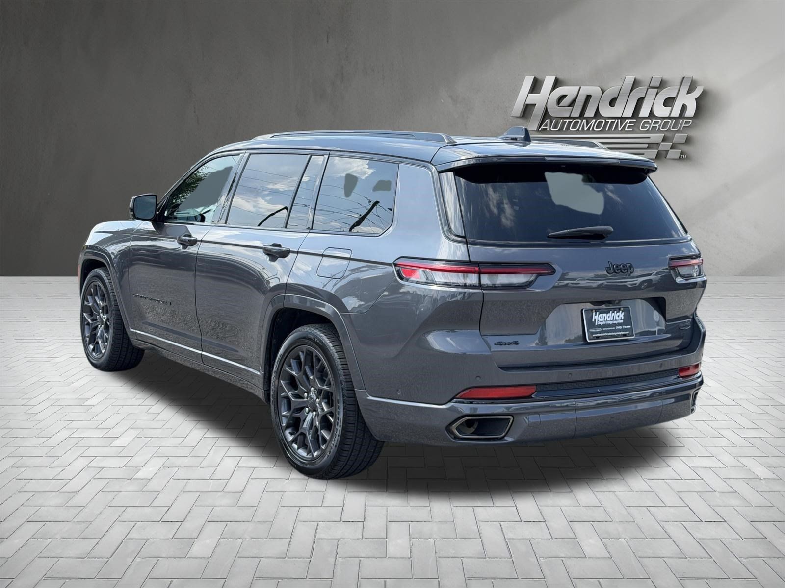 Used 2025 Jeep Grand Cherokee L Summit w/ Obsidian Package AWD/4WD image 8