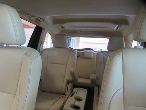 Used 2019 Toyota Highlander SE image 51