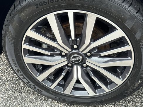 Used 2023 Nissan Kicks SV FWD image 9