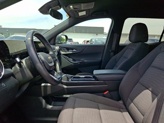 Used 2025 Chevrolet Equinox LT AWD/4WD image 13