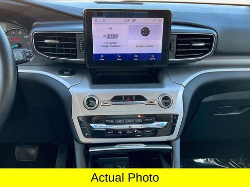 Used 2022 Ford Explorer XLT w/ Equipment Group 202A image 6