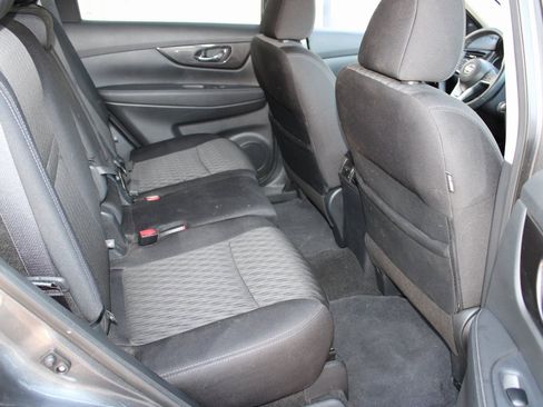 Used 2019 Nissan Rogue SV image 17