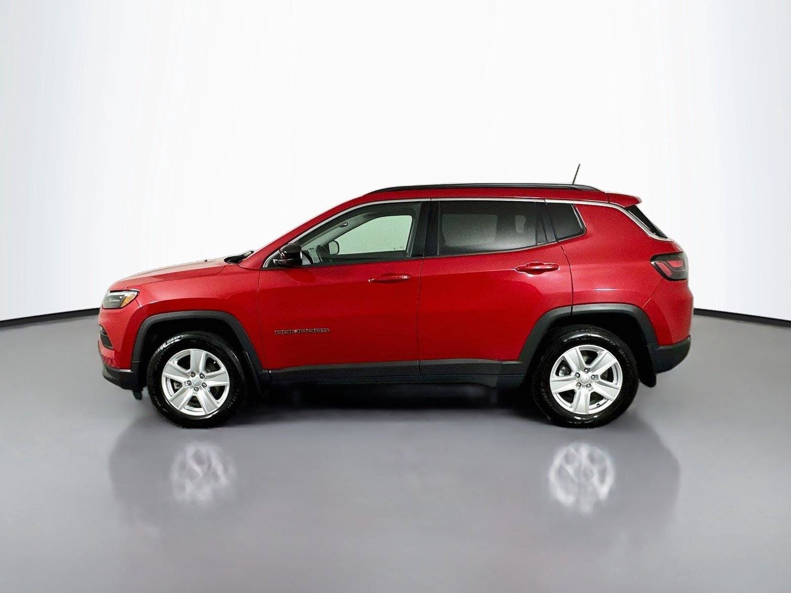Used 2022 Jeep Compass Latitude w/ Sun and Sound Group AWD/4WD image 8